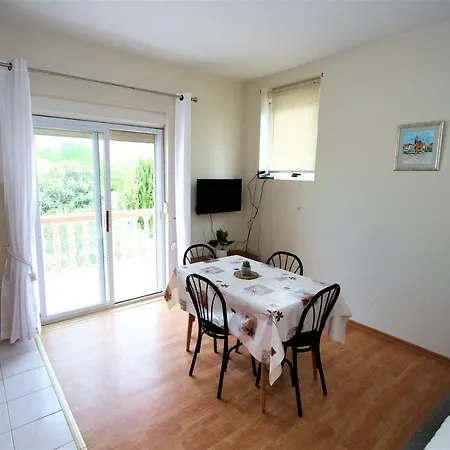 Holiday House Violeta Ferienhaus *