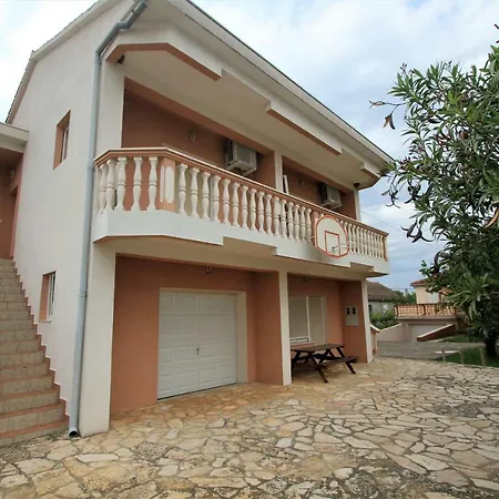Holiday House Violeta